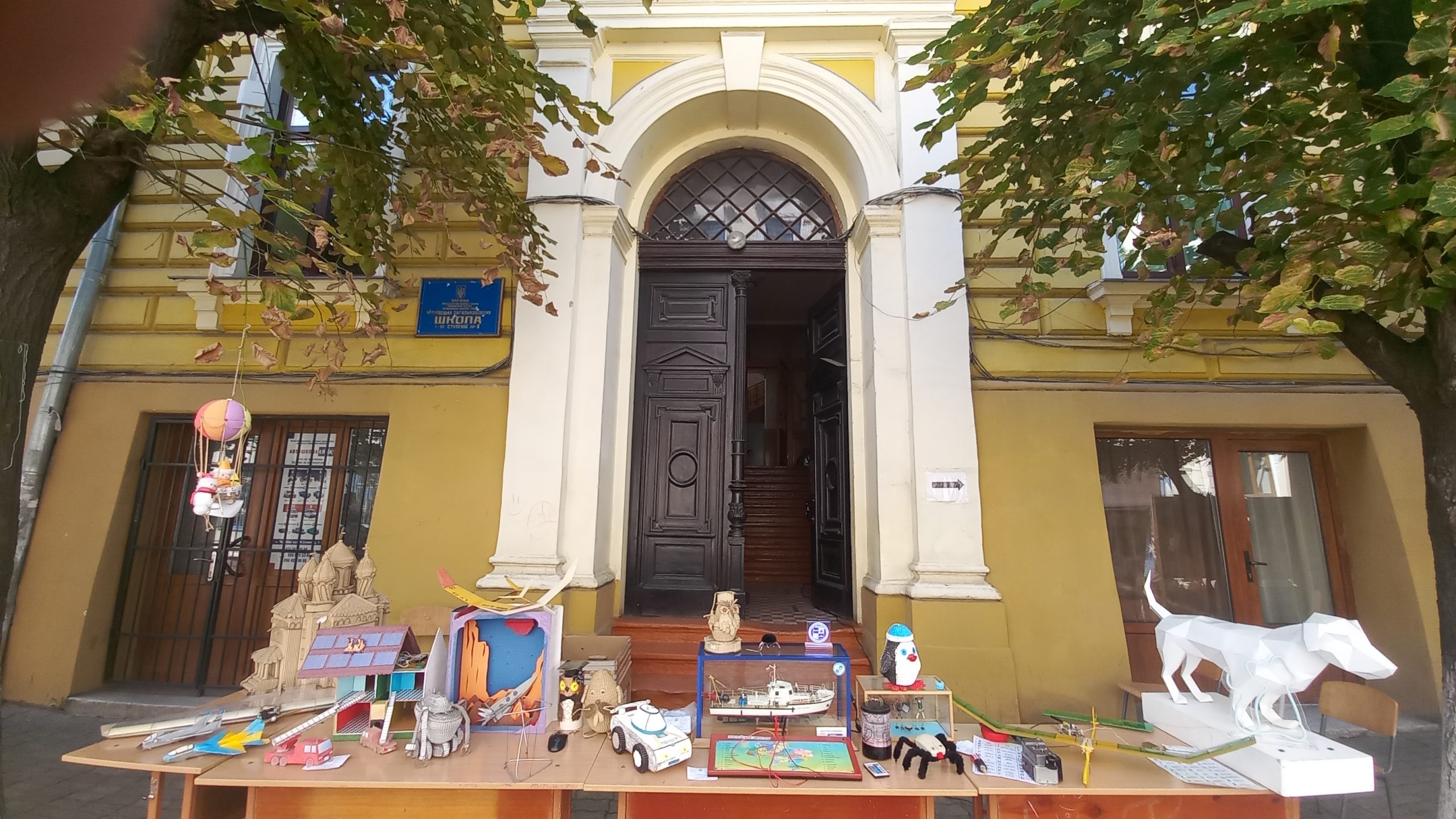 Виставка дитячої технічної творчості до Дня Незалежності України на вулиці Емінеску