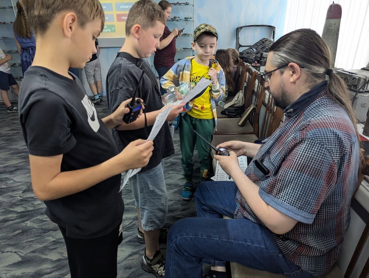 Третій день табору «ТехноСтежки» подарував учасникам нові знання, цікаві відкриття та справжні пригоди у світі техніки й творчості!